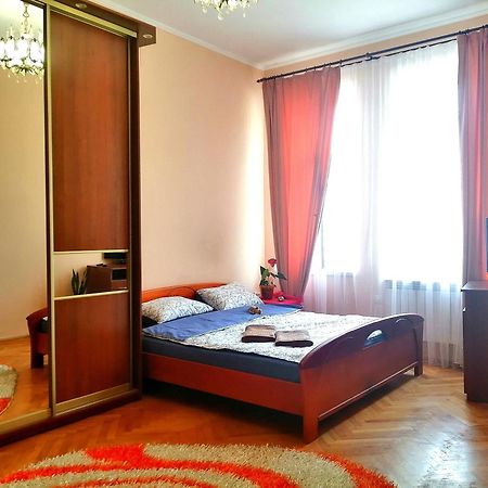 リヴィウFlat On Sheptytskykhアパートメント エクステリア 写真