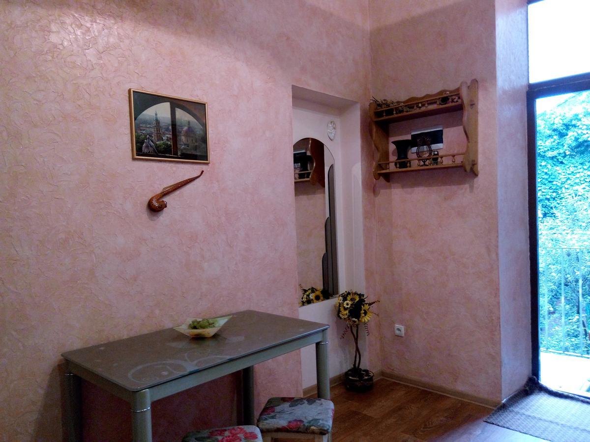 リヴィウFlat On Sheptytskykhアパートメント エクステリア 写真