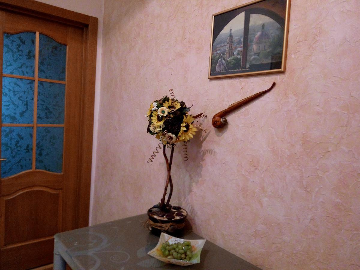 リヴィウFlat On Sheptytskykhアパートメント エクステリア 写真